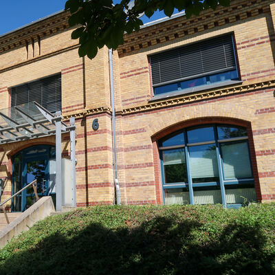 Gelbes Backsteingebäude (Behördensitz)